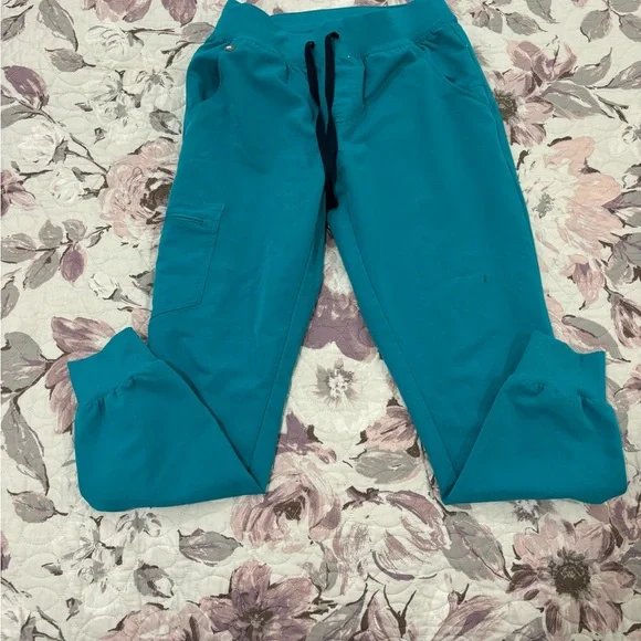 Figs Blue Rafaela Top & Zamora Joggers - Picture 2 of 8